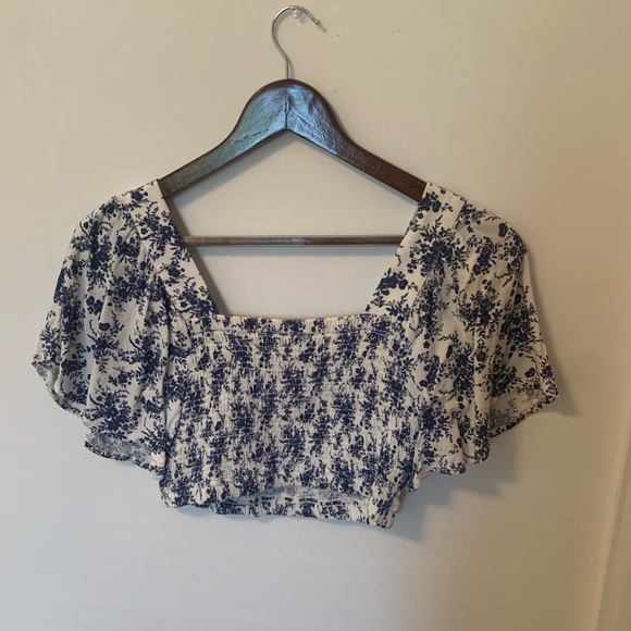 American Eagle Smocked Floral Crop Top - Picture 3 of 4